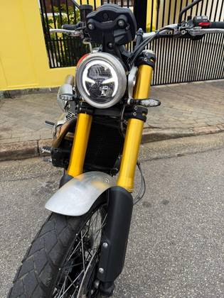 TRIUMPH SCRAMBLER 1200 XE TRIUMPH SCRAMBLER 1200 XE